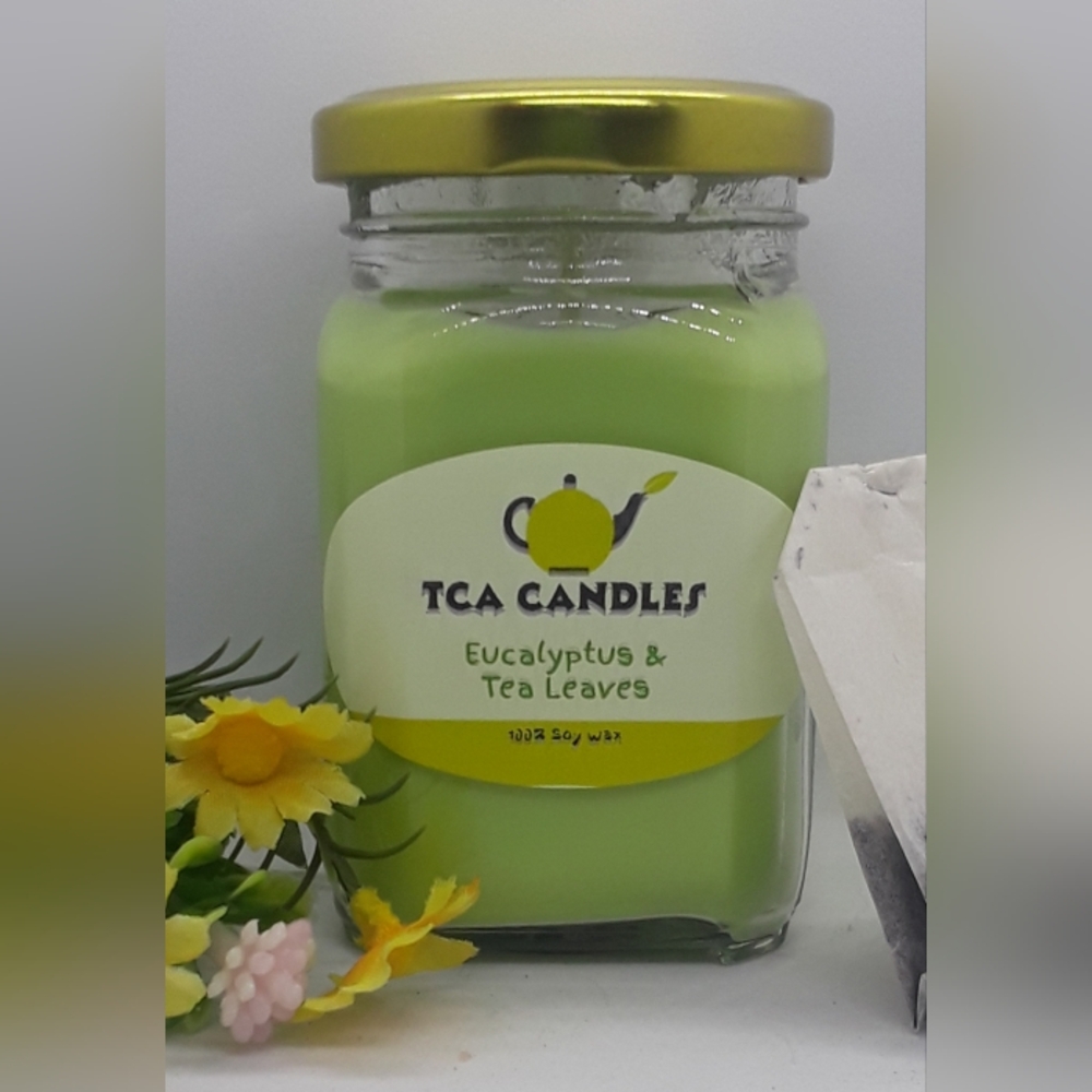 Eucalyptus & Tea Leaves Scented Candle - Light Green